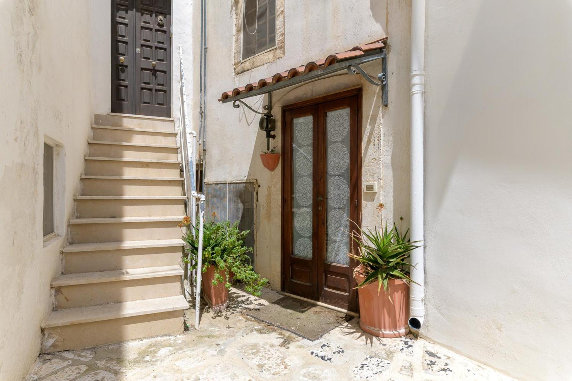 Appartamento Vintage Con Balcone By Wonderful Italy オストゥーニ エクステリア 写真
