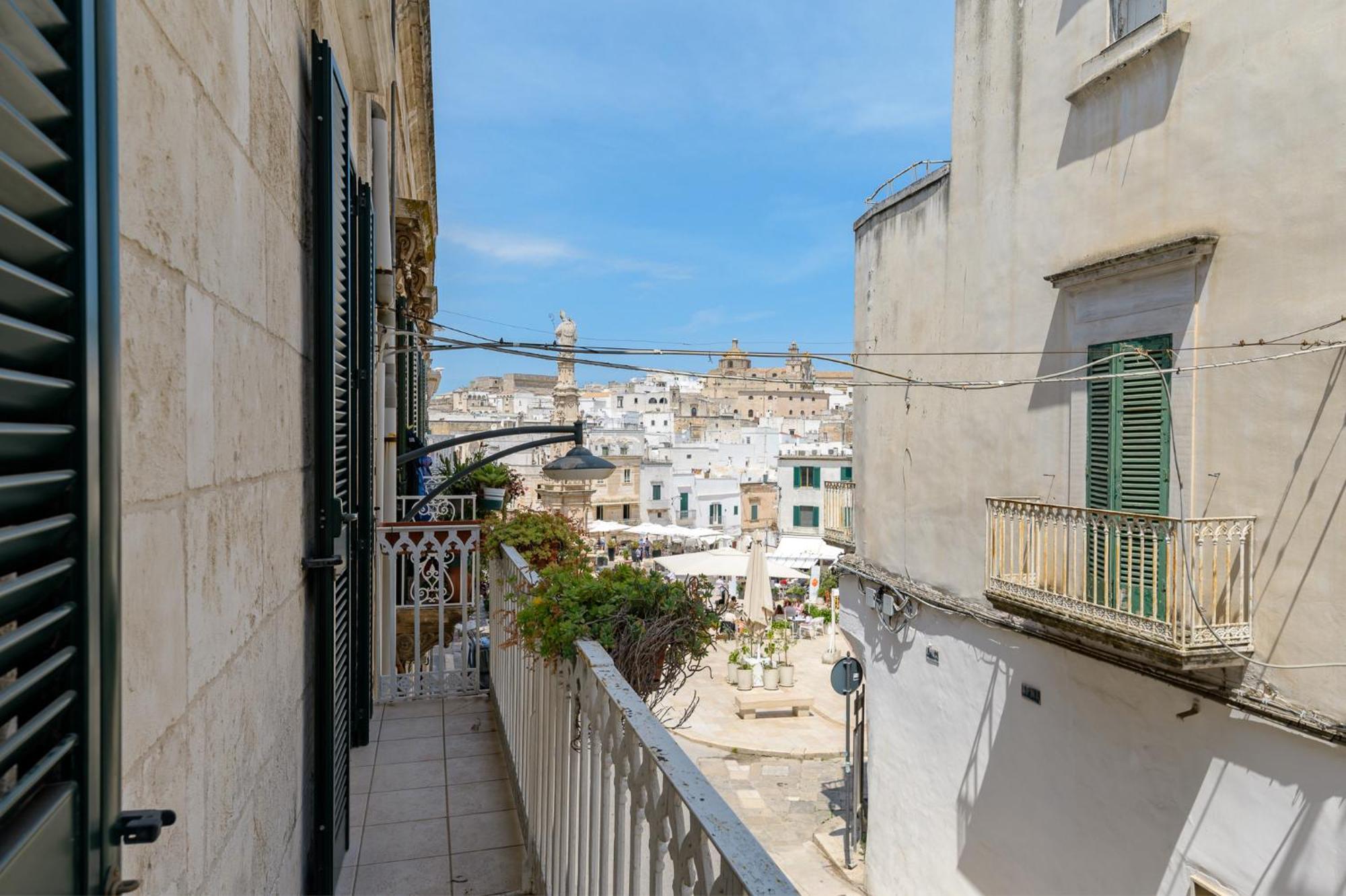Appartamento Vintage Con Balcone By Wonderful Italy オストゥーニ エクステリア 写真